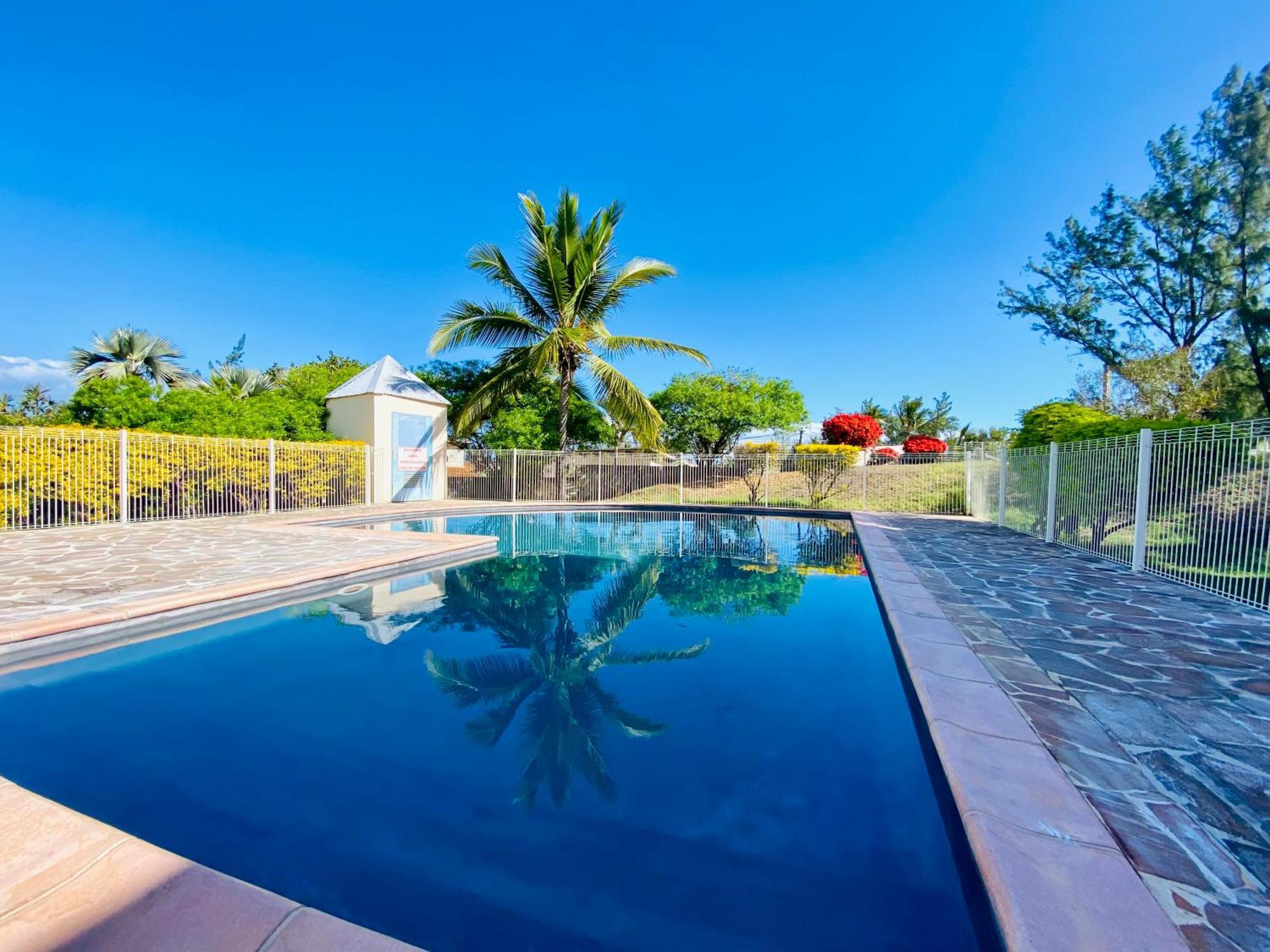 Au Bord De L'Eau La Saline Les Bains Apartment Ngoại thất bức ảnh