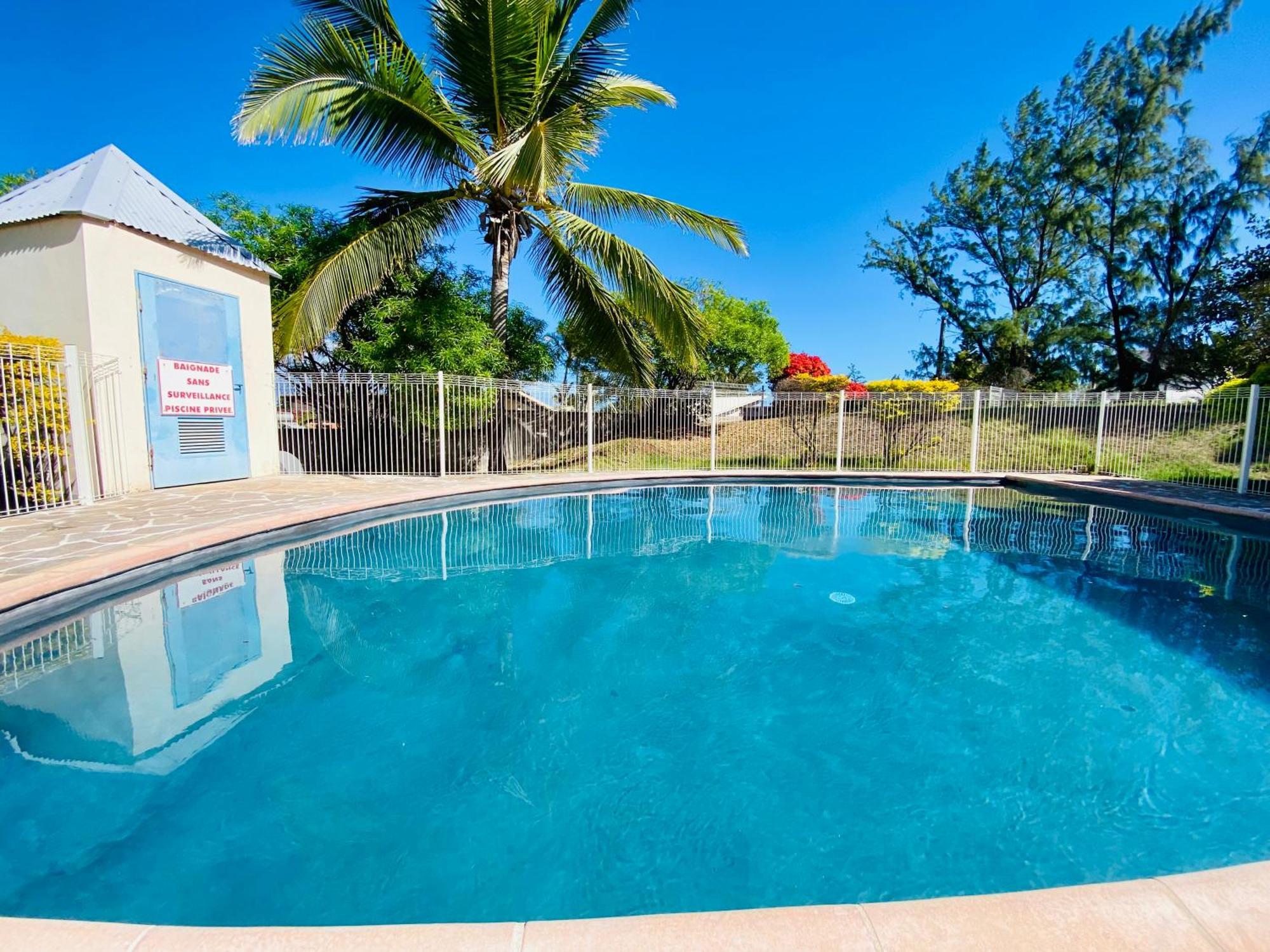 Au Bord De L'Eau La Saline Les Bains Apartment Ngoại thất bức ảnh
